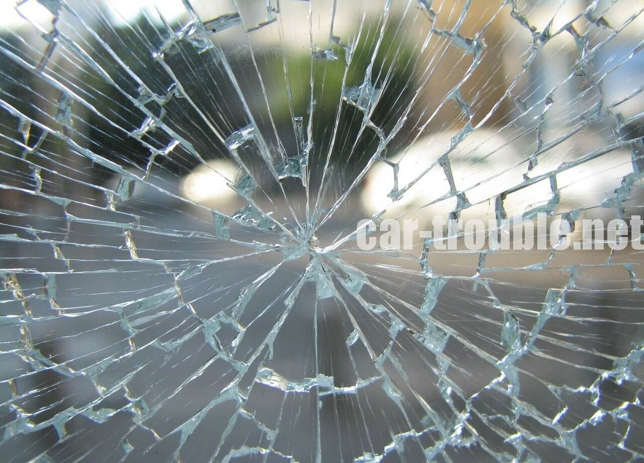 車のガラスのヒビ割れの原因と修理方法まとめ
